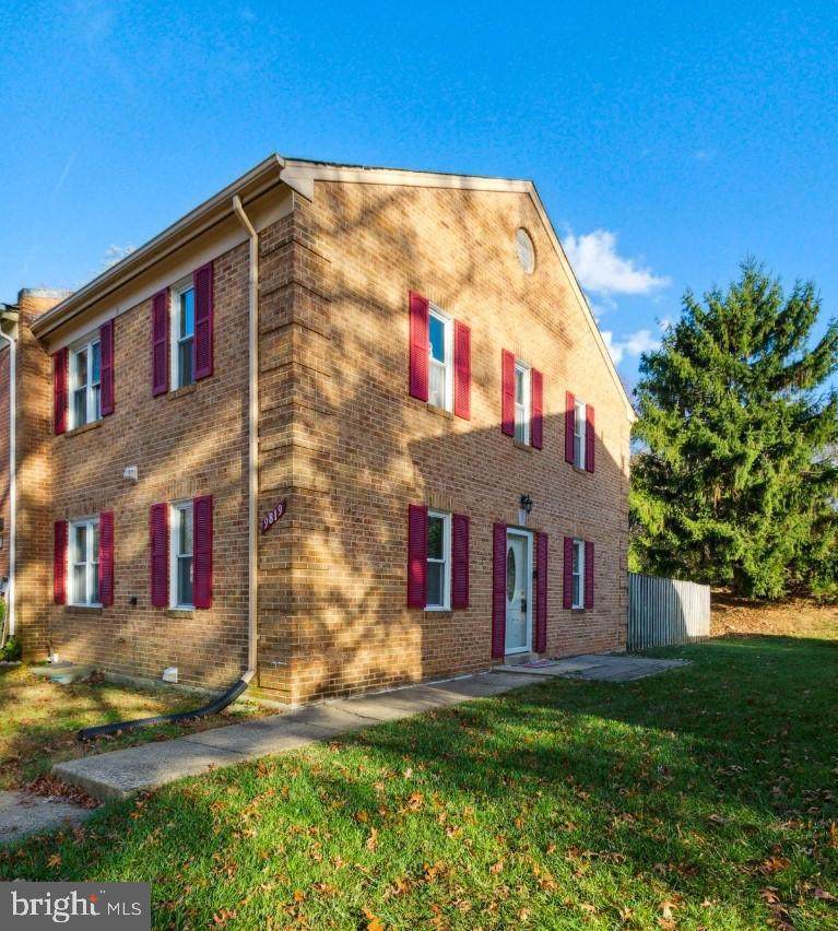 9819 Lakepointe Drive - Photo 1