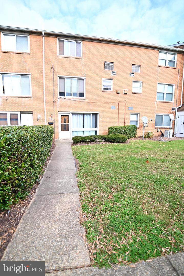 1733 Addison Road - Photo 1