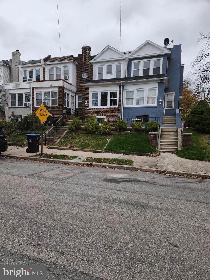 1402 Astor Street - Photo 1