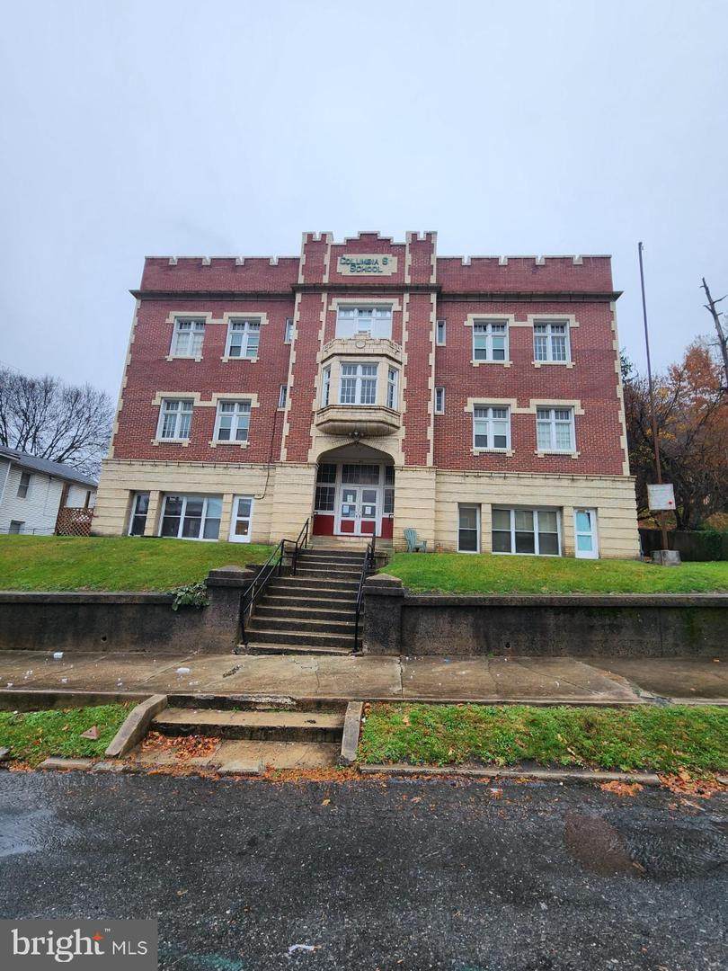 311 Columbia Street - Photo 1