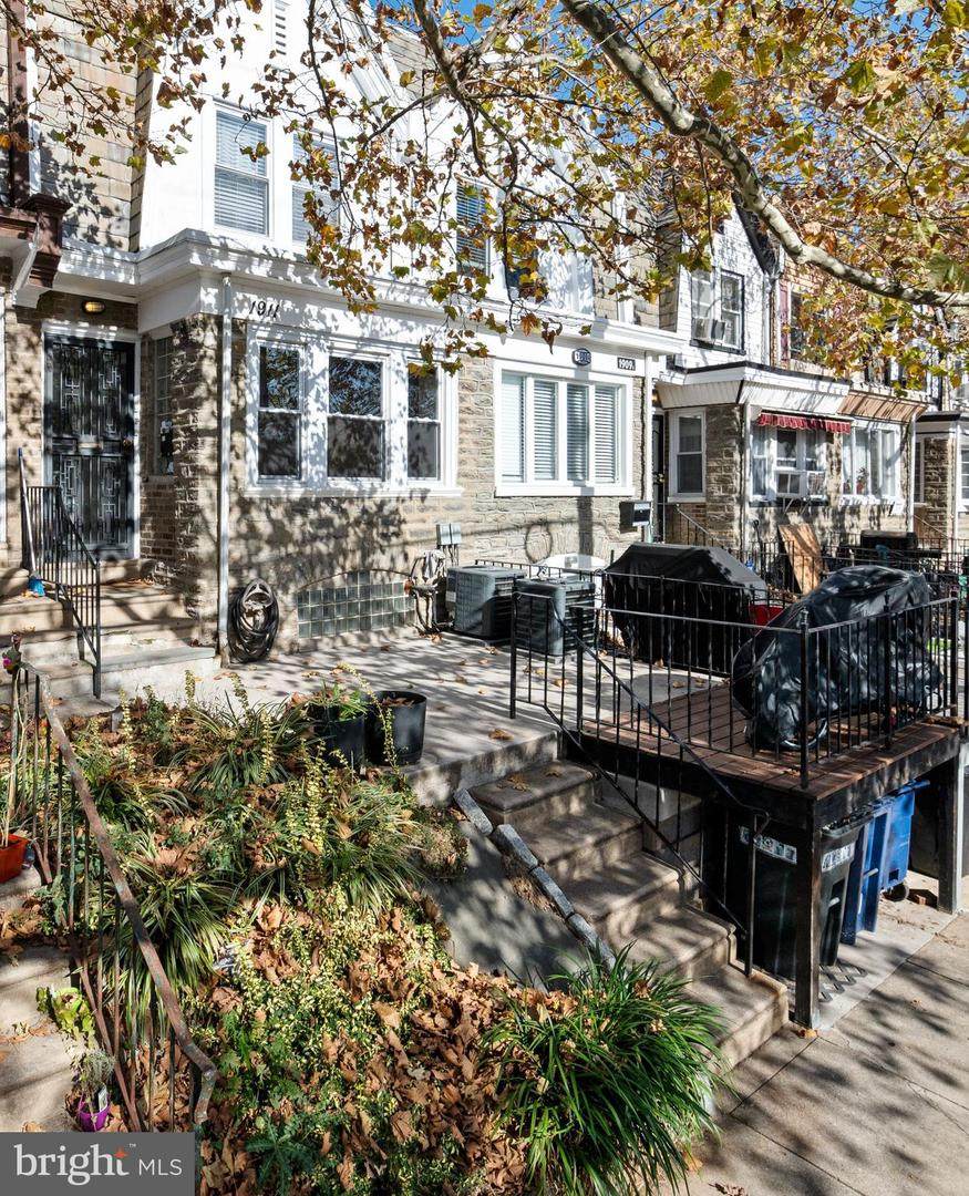 1911 72ND Avenue - Photo 1