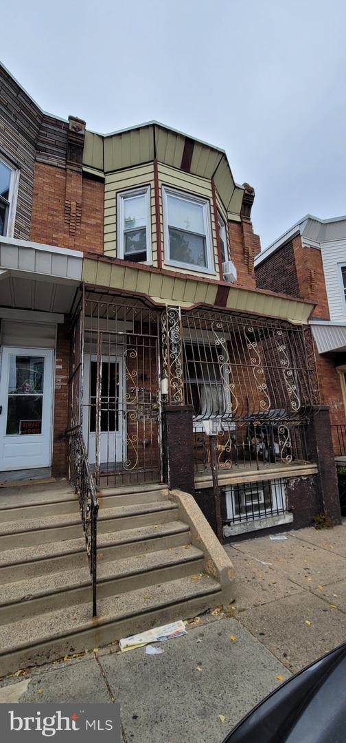 727 Thayer Street - Photo 1