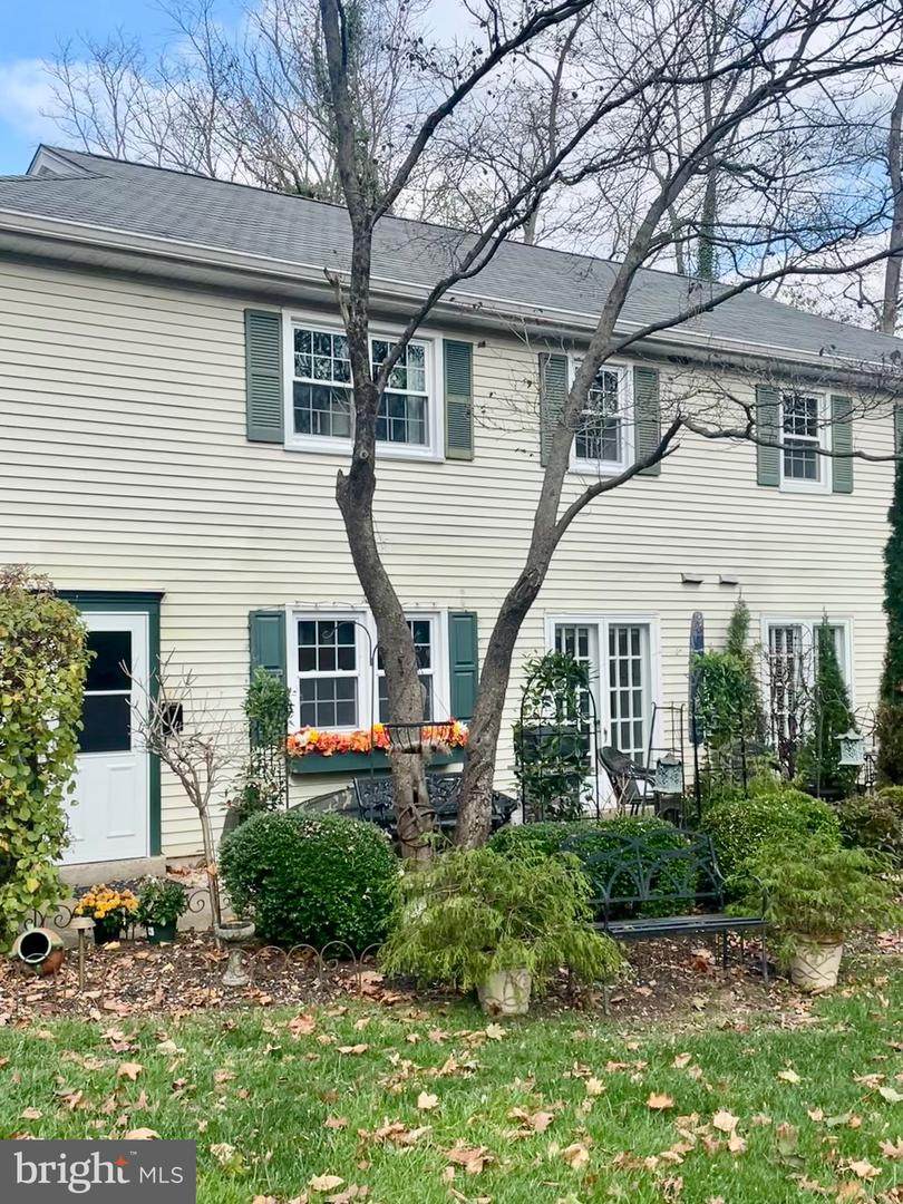 1712 Yardley Commons - Photo 1