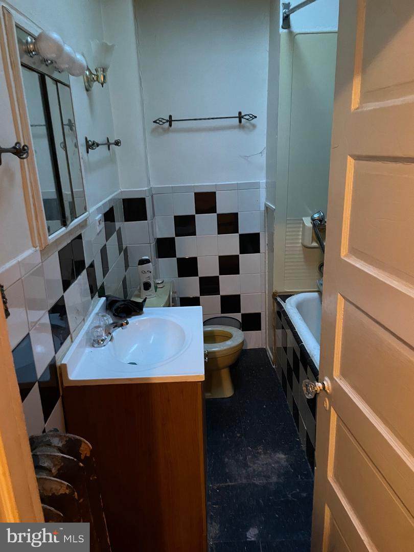 5845 Ludlow Street - Photo 1