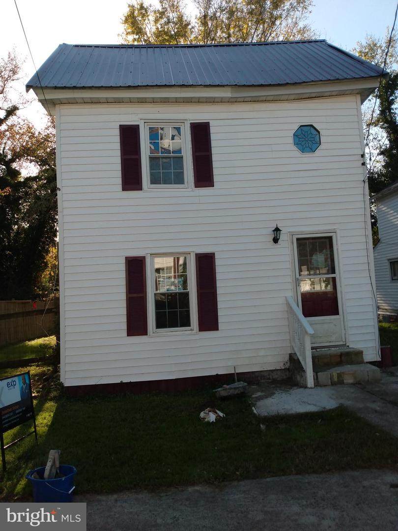 504 Young Street - Photo 1