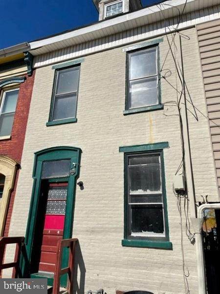 425 Walnut Street - Photo 1