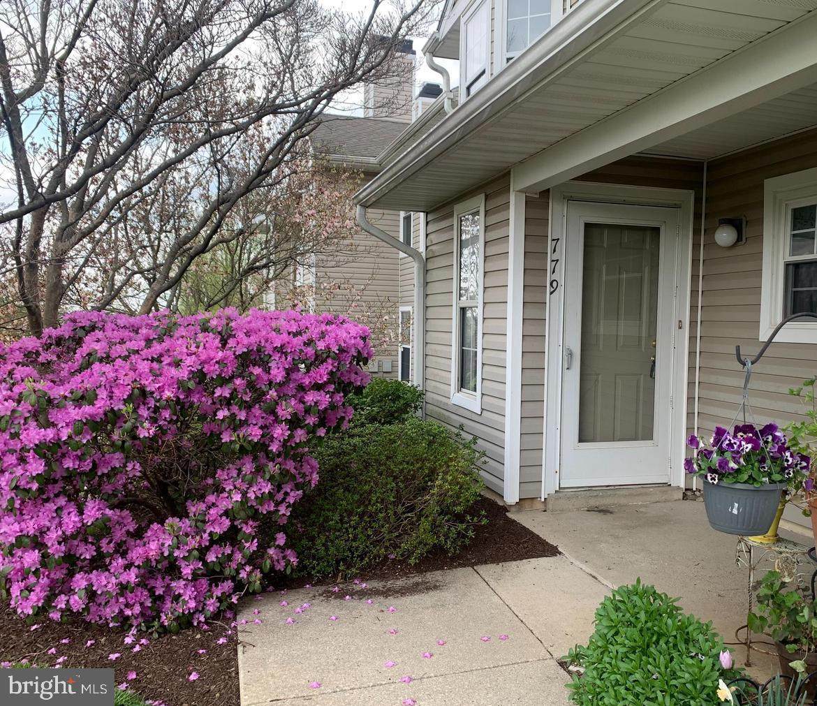 779 Reading Court - Photo 1