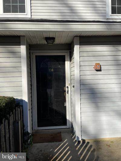 104 Everett Drive - Photo 1