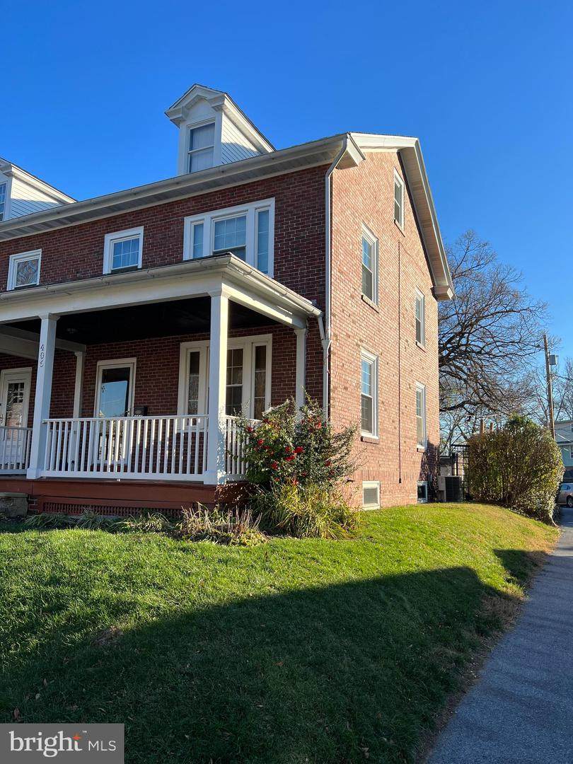 406 Pine Street - Photo 1