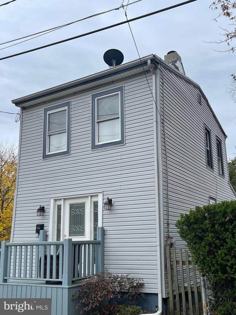 906 Ridgeway Street - Photo 1