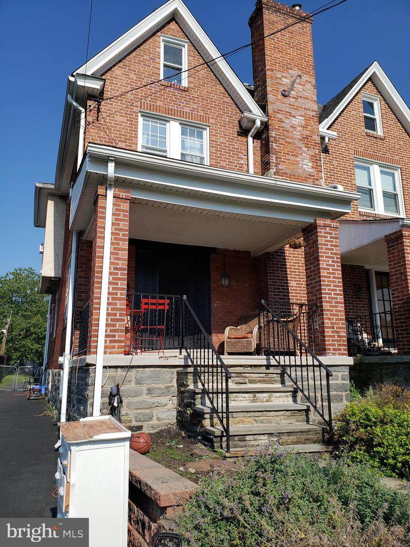 2631 Chestnut Avenue - Photo 1