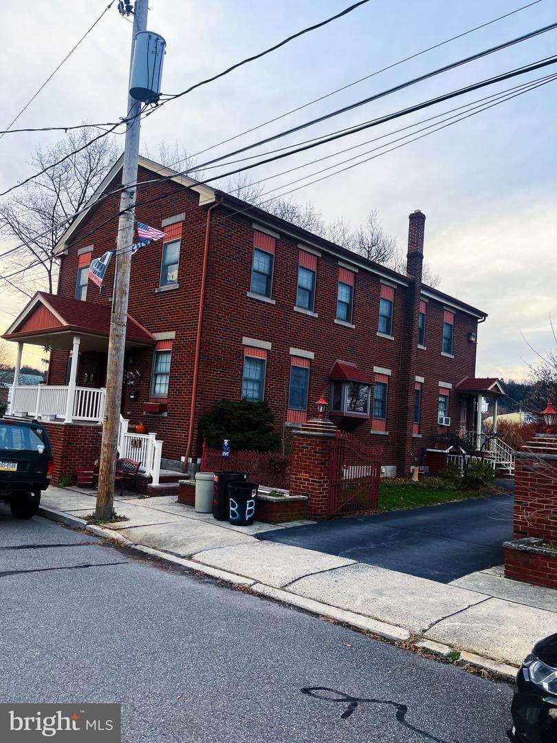 48 Nicholas Street - Photo 1