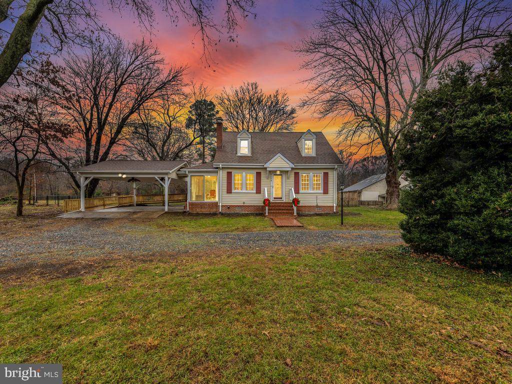 9204 Dahlgren Road - Photo 1