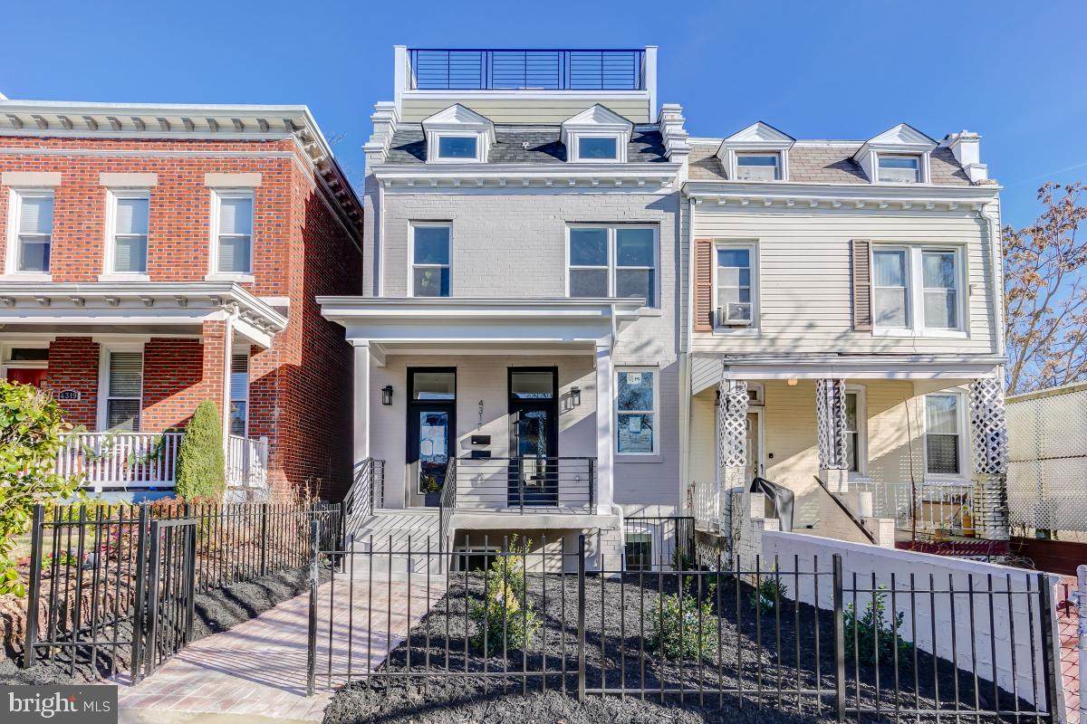 4317 8TH Street - Photo 1