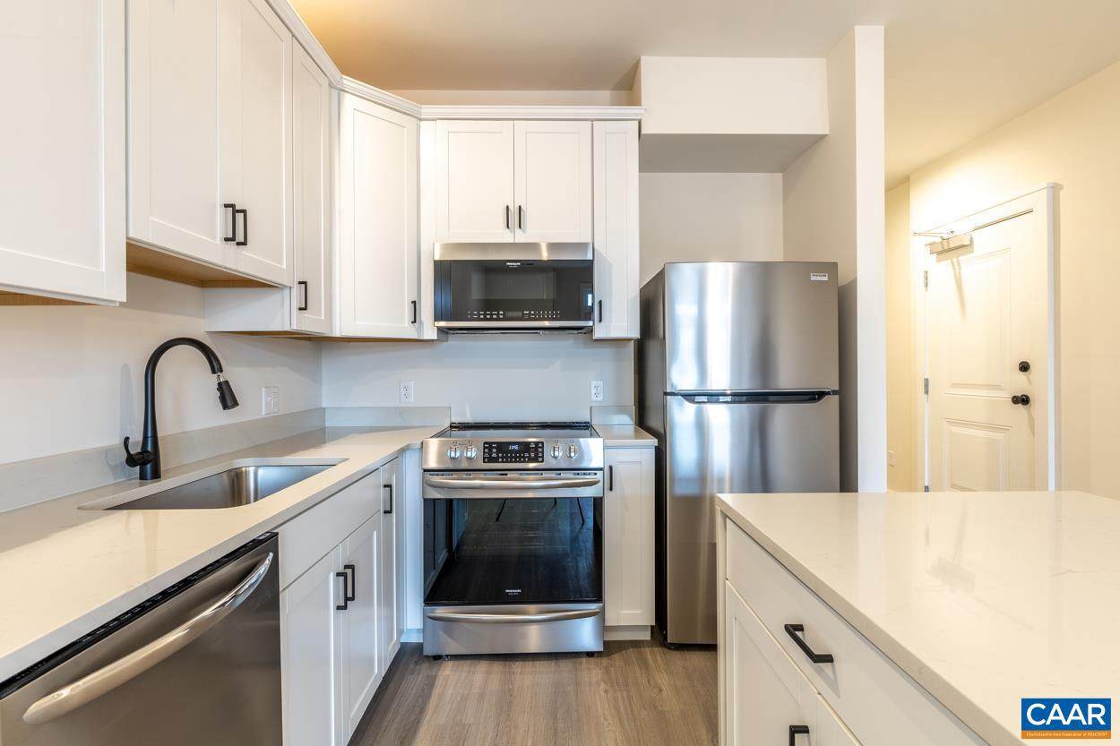1143 Rose Hill Dr - Photo 1