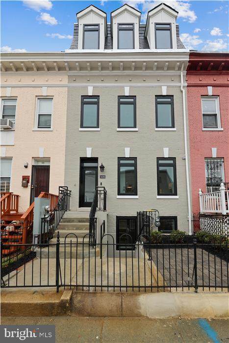 1410 Newton Street - Photo 1