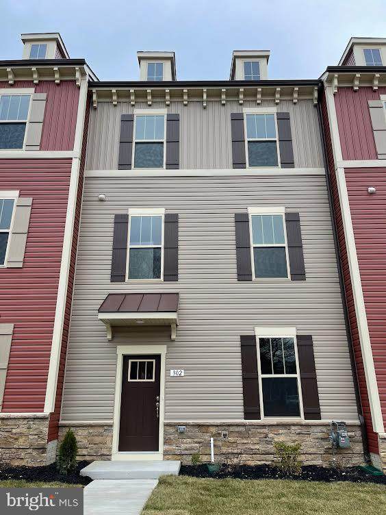 302 Faversham Pl - Photo 1