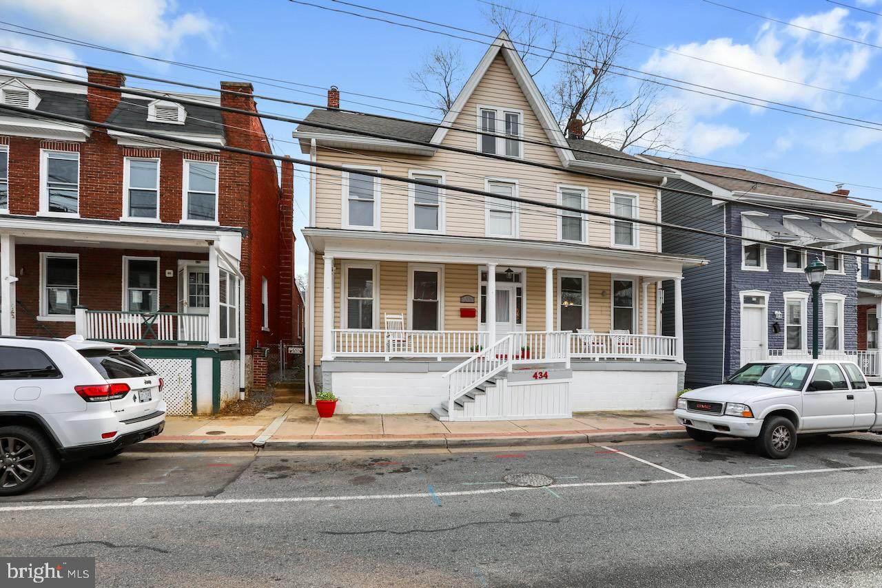 434 Jonathan Street - Photo 1