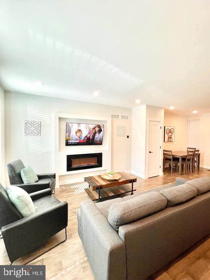 2133 Oakford Street - Photo 1