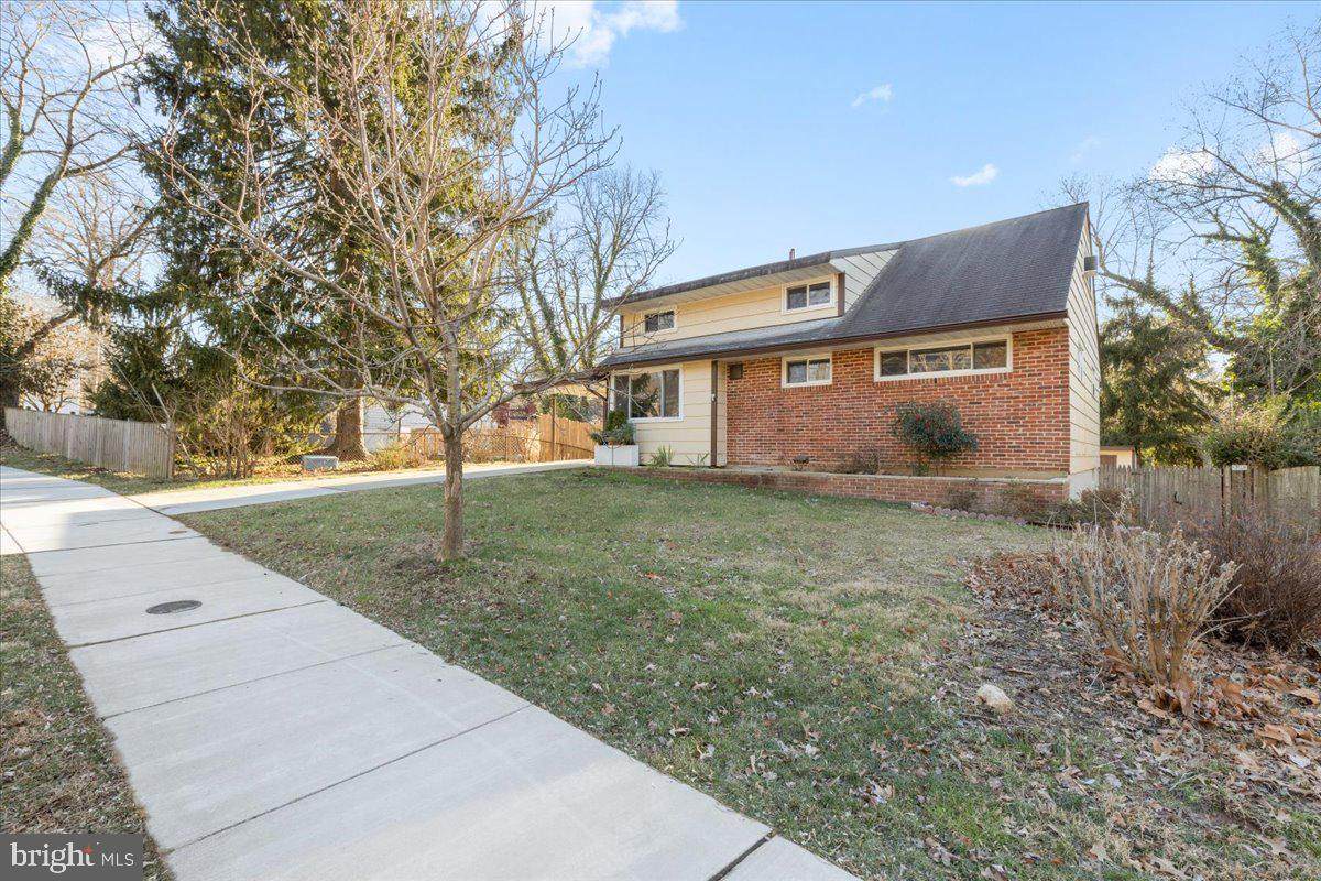 1413 Bradley Avenue - Photo 1