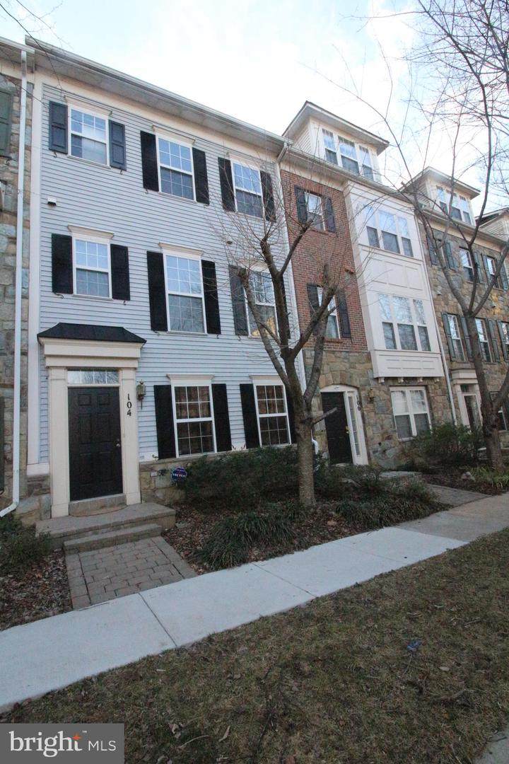 104 Elmcroft Boulevard - Photo 1
