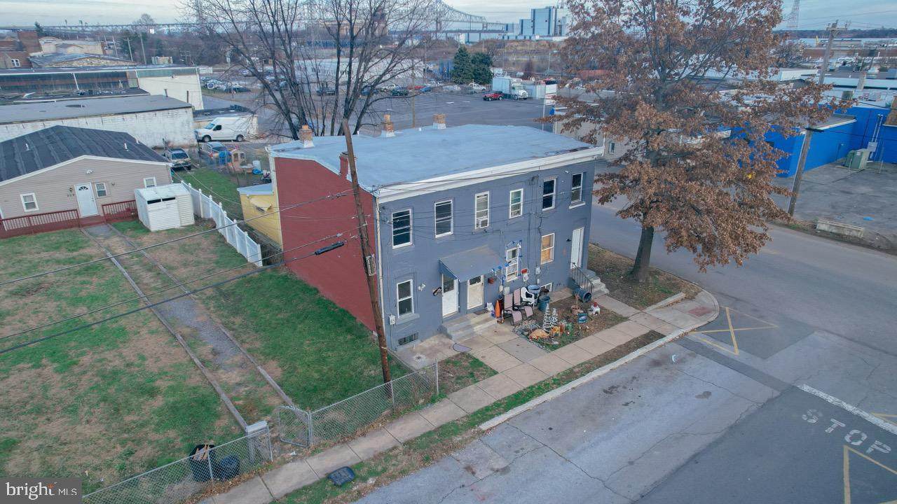 203 Irving Street - Photo 1