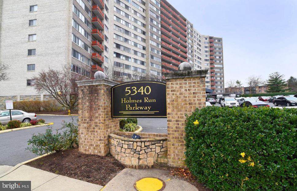 5340 Holmes Run Parkway - Photo 1