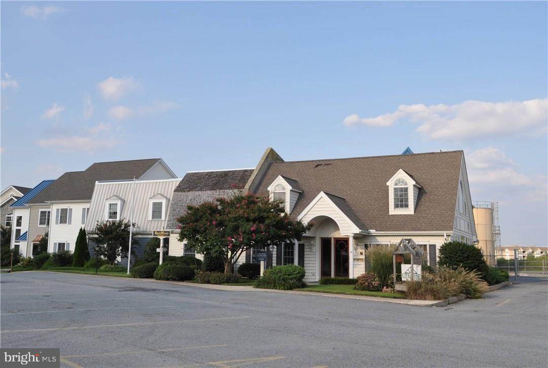 17527 Nassau Commons Boulevard - Photo 1
