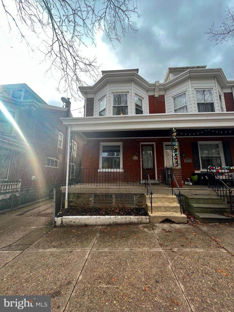 4336 Lauriston Street - Photo 1