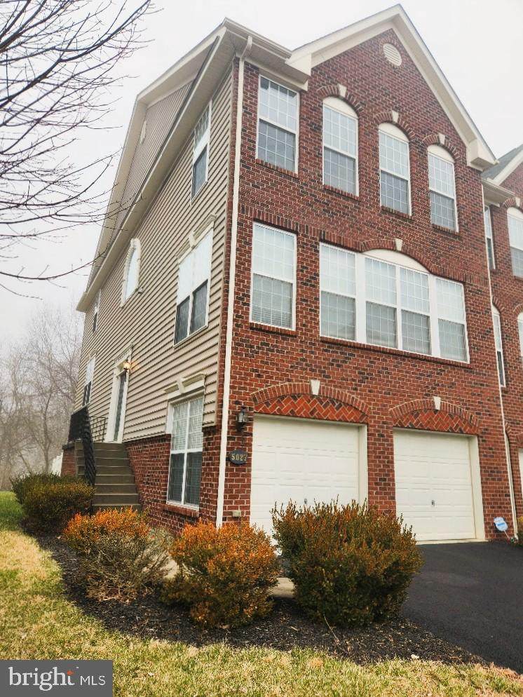 5027 Wesley Square - Photo 1