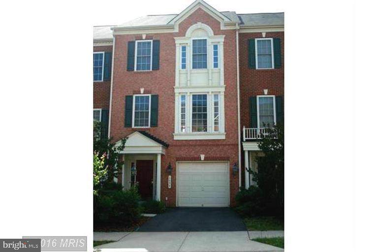1023 Hotchkiss Place - Photo 1