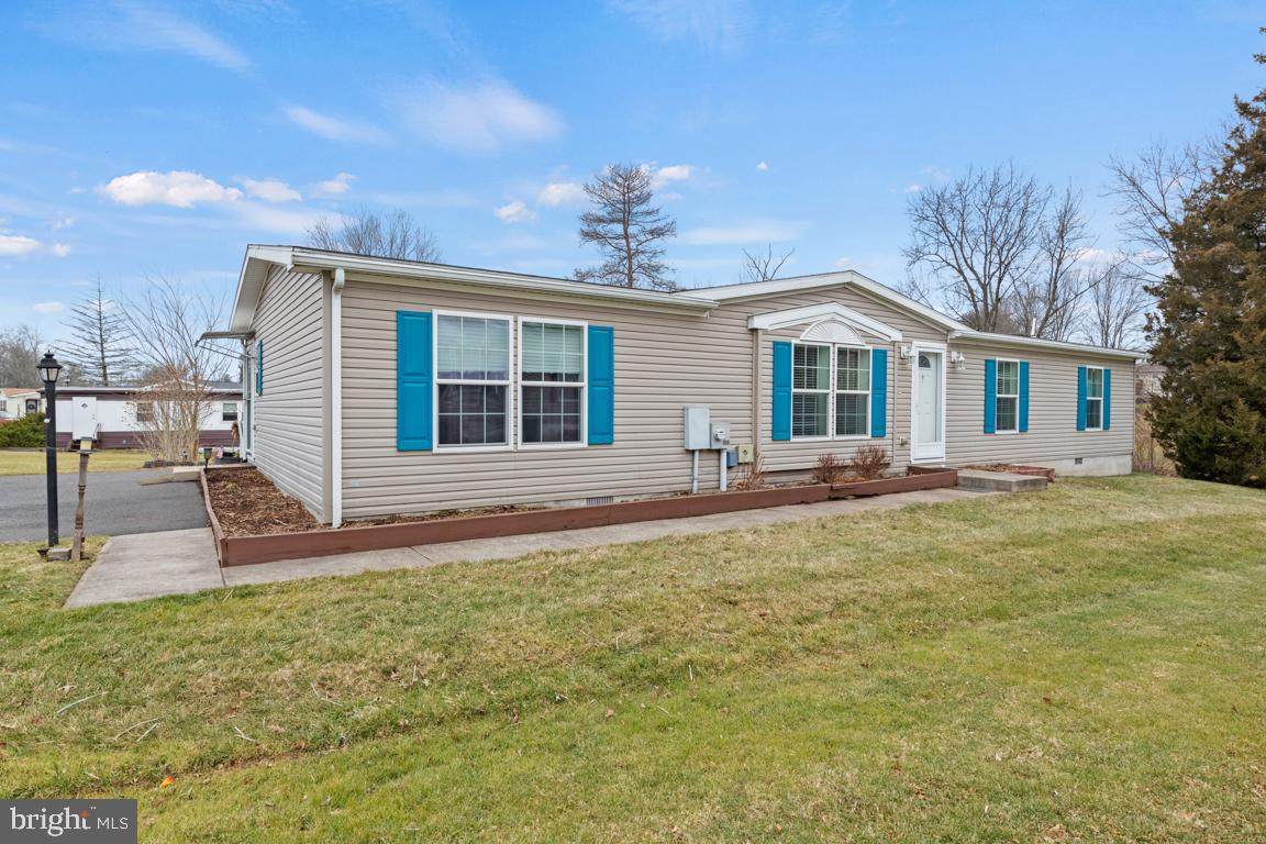 72 Mapleleaf Drive - Photo 1