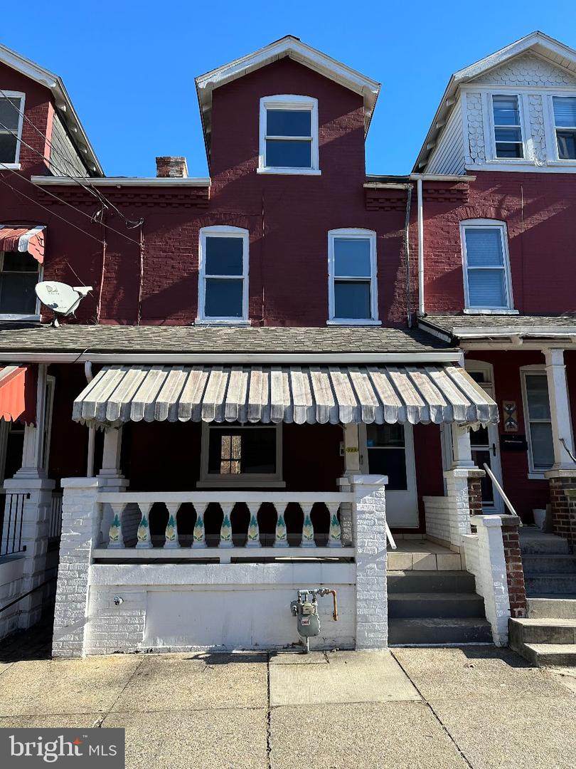 723 Queen Street - Photo 1