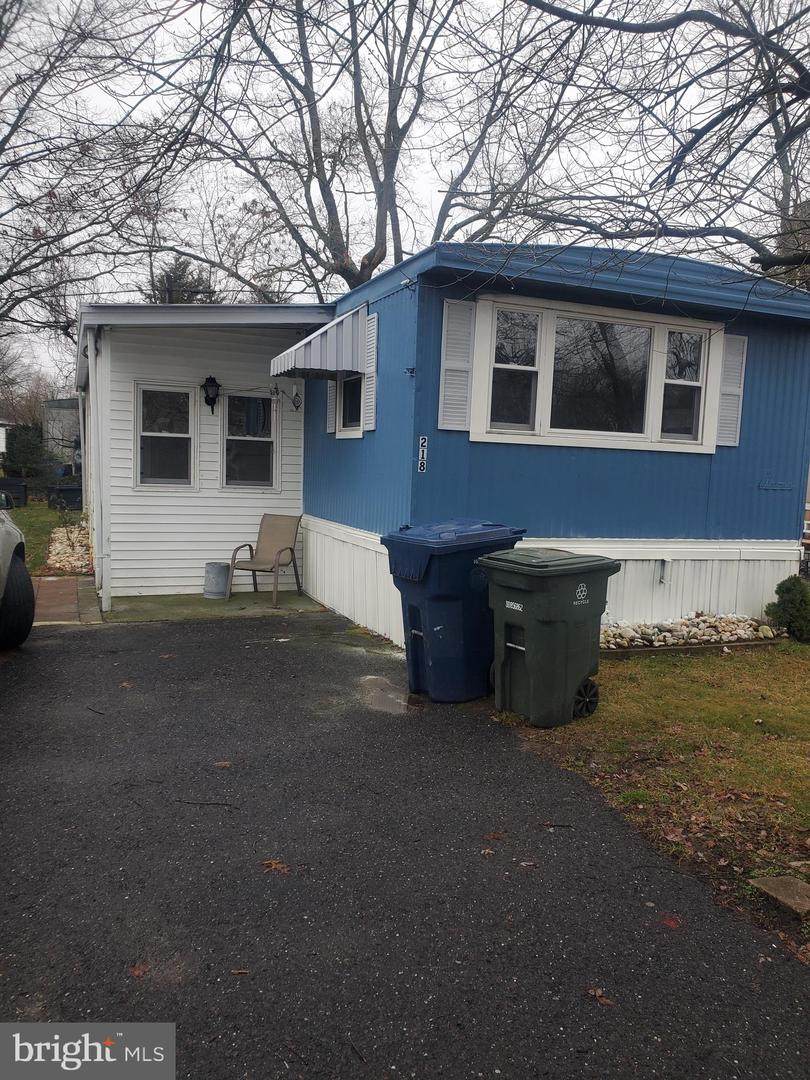 218 Kennedy Ave - Photo 1