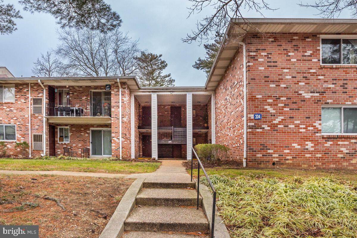 204 Victor Parkway - Photo 1