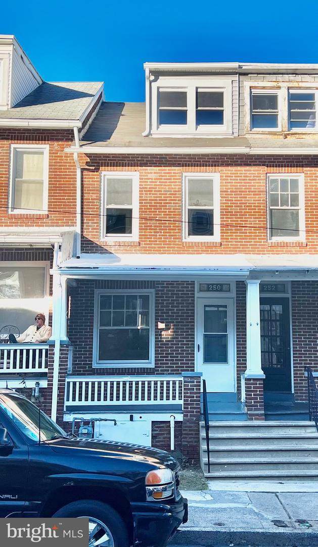 250 Linden Street - Photo 1