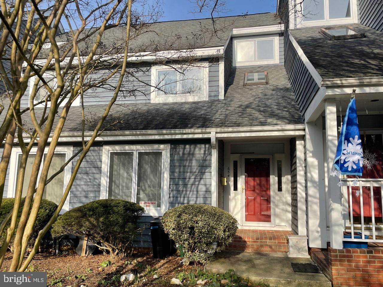654 River Oak Court - Photo 1