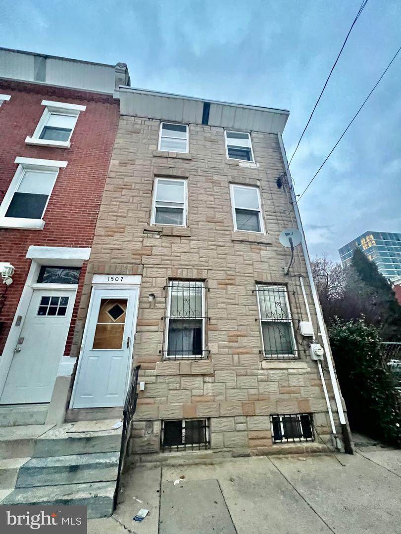 1507 Thompson Street - Photo 1