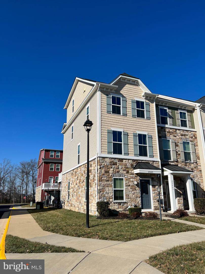 25025 Coats Square - Photo 1