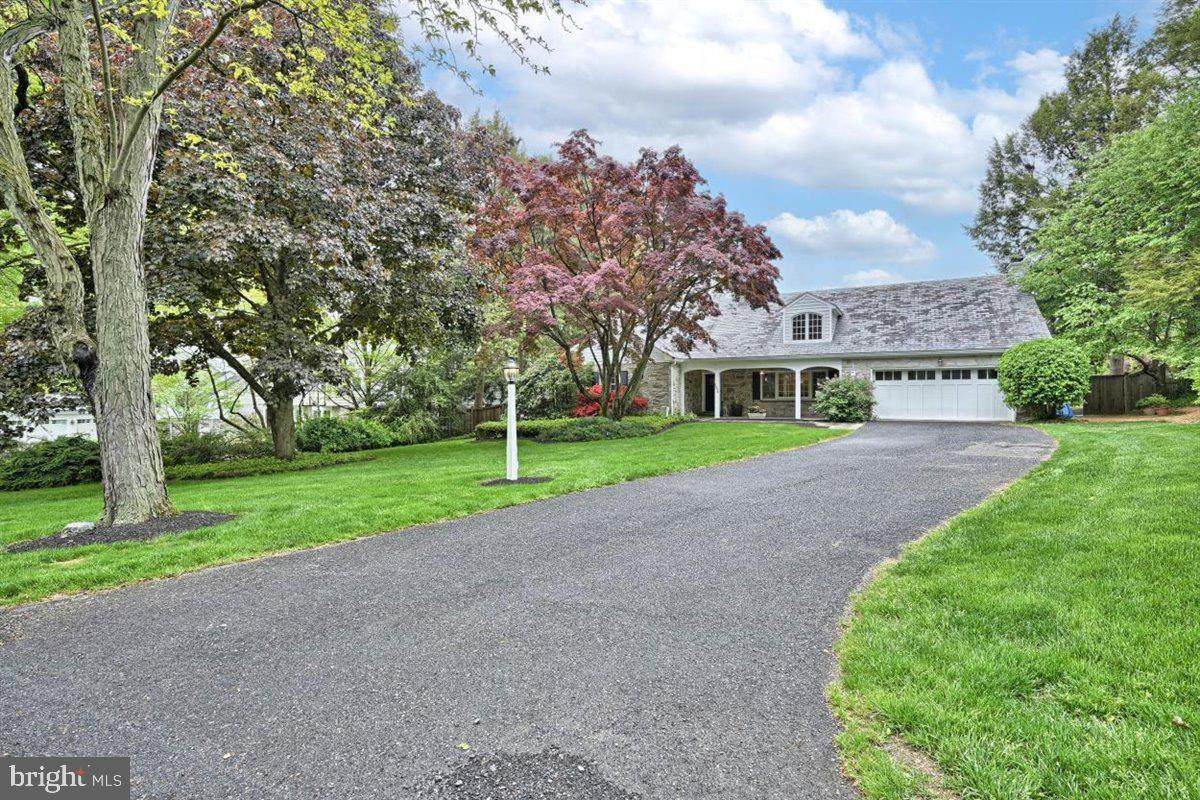 1425 Center Road - Photo 1