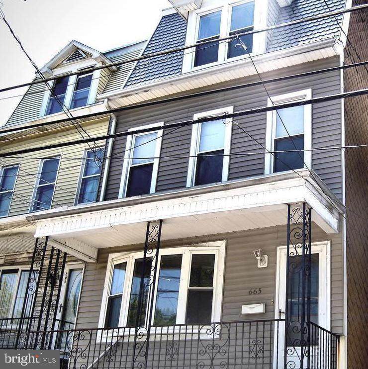 665 2ND Street - Photo 1