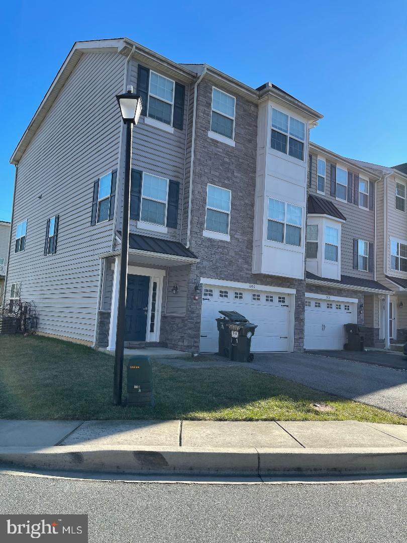 800 Twin Lakes Boulevard - Photo 1