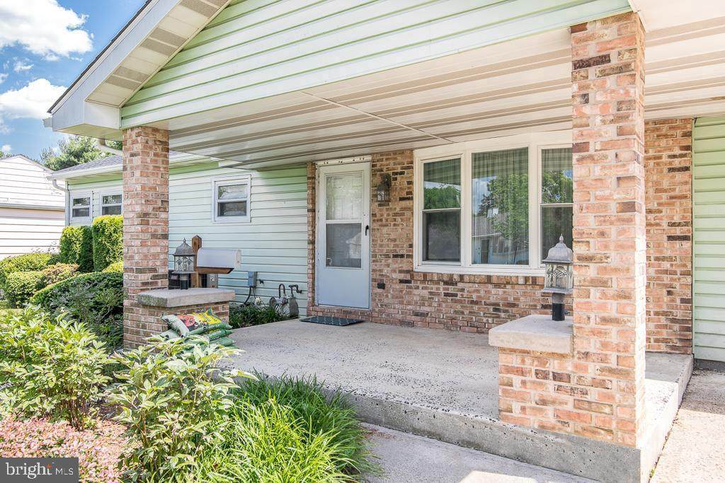 208 Brentwood Road - Photo 1