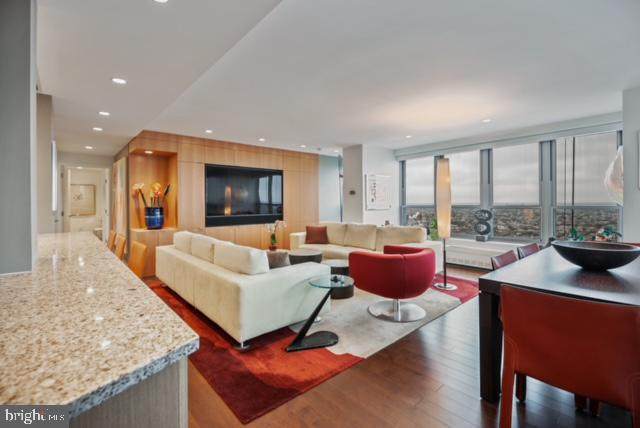 224-30 Rittenhouse Square - Photo 1