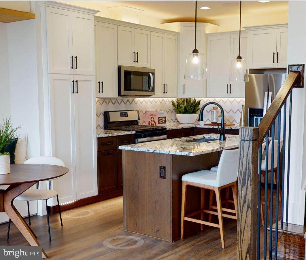 704 Brewster Alley - Photo 1