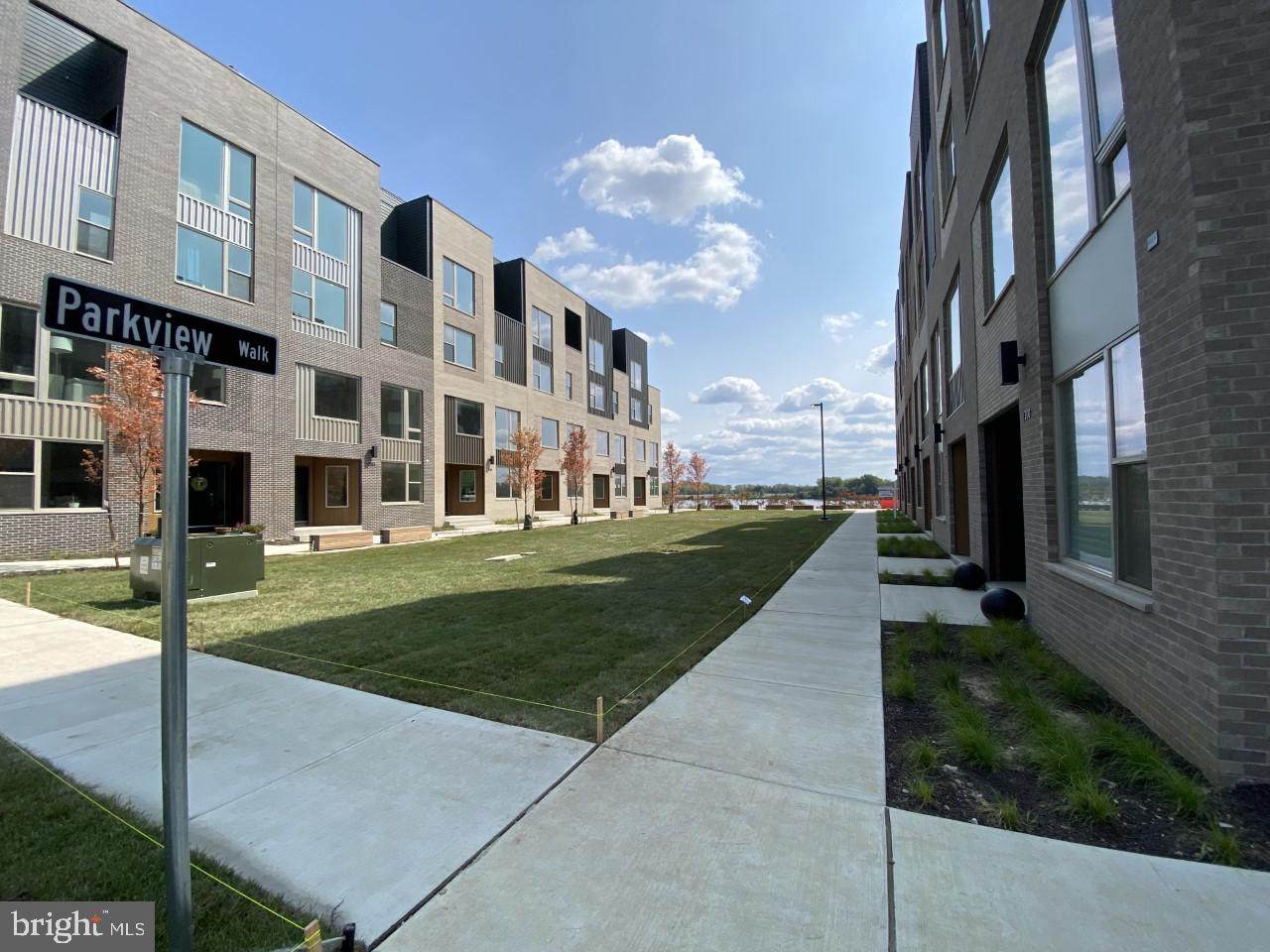 3206 Parkview Walk - Photo 1
