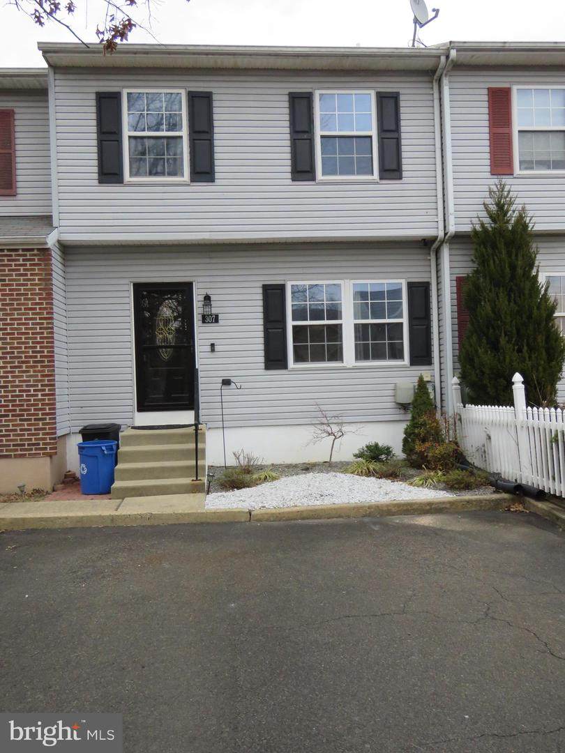 307 Melvin Ave N - Photo 1
