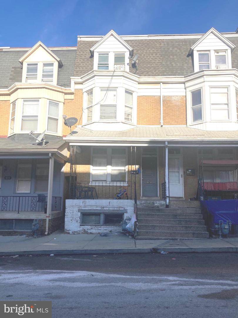 913 College Avenue - Photo 1
