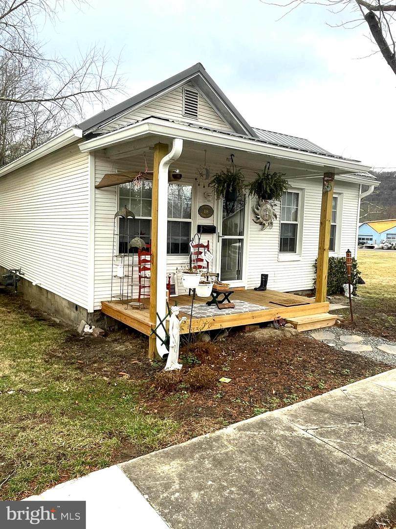 109 Roberts Street - Photo 1