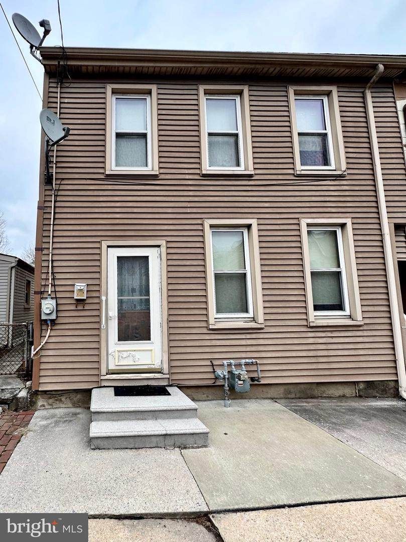 318 10TH Street - Photo 1